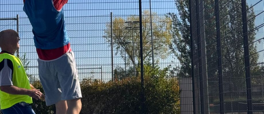 Jornada de baloncesto en el CDM Aluche.